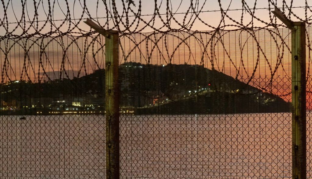 Ceuta 2021 y 2026: las estadísticas oficiales omiten los datos de las dos grandes crisis migratorias