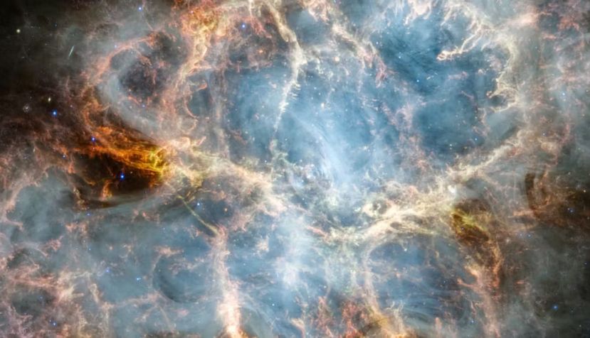 Imagen de la Nebulosa del Cangrejo registrada por los instrumentos NIRCam (cámara de infrarrojo cercano) y MIRI (instrumento de infrarrojo medio) del telescopio espacial James Webb. En esta instantánea se asignaron colores a diferentes filtros en el intrarrojo de ambos instrumentos. NASA, ESA, CSA, STScI, T. Temim (Princeton University)