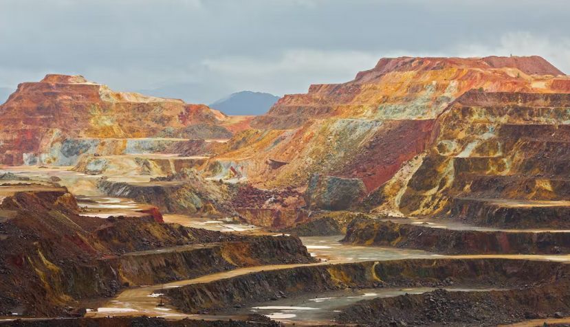 Mina de cobre a cielo abierto en Río Tinto, Huelva. Shutterstock / FCG