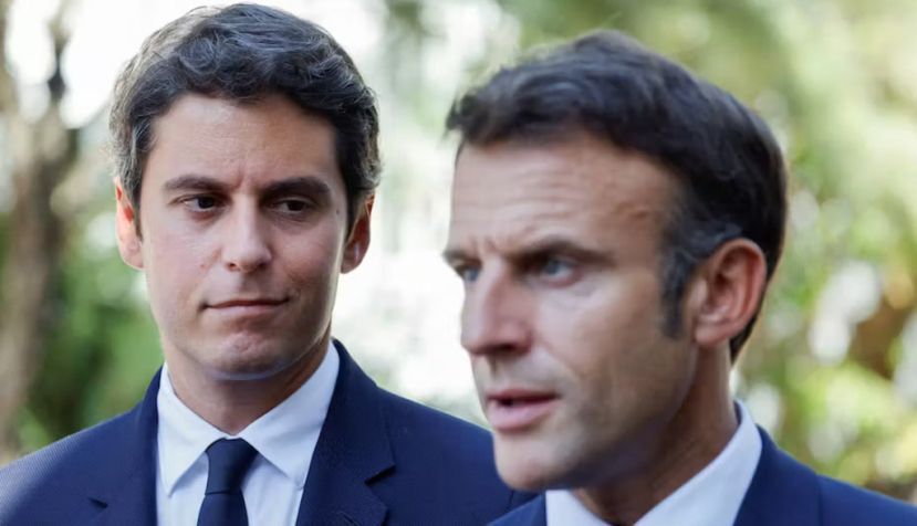 Gabriel Attal, alors ministre de l'Éducation, visite un lycée professionnel avec le chef de l'État à Argensol, près d'Orange. Ludovic Marin/AFP
