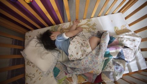 El reloj biológico de los niños puede tardar en ajustarse varios días, incluso una semana.EFE/Alex Hofford