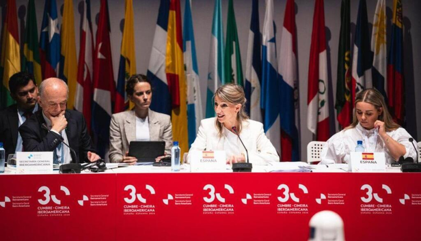 La vicepresidenta segunda del Gobierno y ministra de Trabajo y Economía Social, Yolanda Díaz, durante la VI Conferencia Iberoamericana Ministerial de Trabajo, celebrada en Avilés. / © lamoncloa.gob.es. Ministerio de la Presidencia.