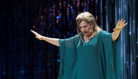 La presidenta de la Academia del Cine Catalán, Isona Passola, esta noche durante la entrega de los XII Premis Gaudí que concede la Academia, hoy domingo en Barcelona. EFE/Marta Pérez