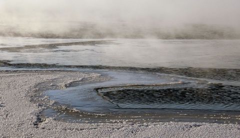 París, 12 jul (EFE).- El mercurio que contamina el océano Ártico llega a sus aguas principalmente a través de la tundra de Alaska, y no directamente por vía atmosférica como se ha defendido hasta ahora, según un estudio difundido hoy por el Centro Nacional francés de Investigaciones Científicas (CNRS).
