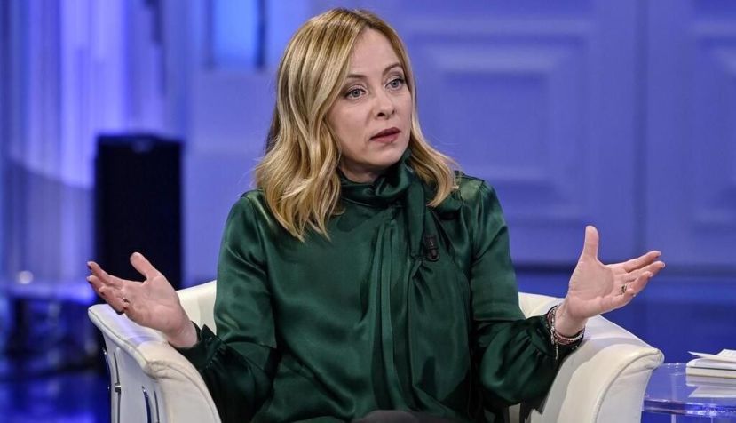 Giorgia Meloni (debout) s'adresse aux participants du sommet Italie-Afrique à Rome le 29 janvier 2024. Site officiel de Giorgia Meloni