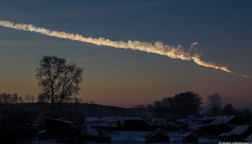 Estela del asteroide que impactó en Cheliábinsk (Rusia). Alex Alishevskikh / ESA, CC BY-SA