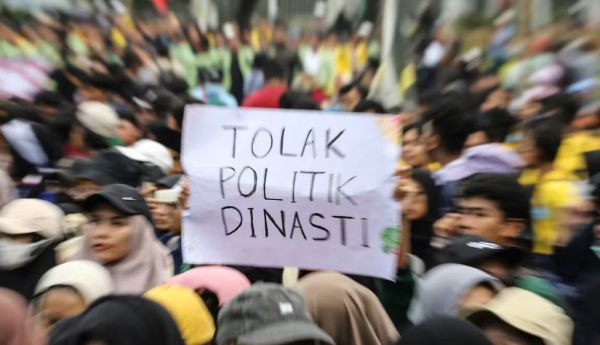 Unjuk rasa BEM Seluruh Indonesia terkait putusan Mahkamah Konstitusi tentang batas usia capres-cawapres. Asprilla Dwi Adha/Antara Foto