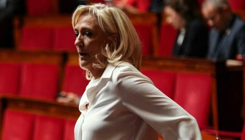 Marine Le Pen en la Asamblea Nacional, 21 de julio de 2026. Con su referéndum constitucional, la Agrupación Nacional (RN) afirma romper con la política tradicional para provocar una ruptura histórica, como la de Charles de Gaulle en 1958. Dimitar Dilkoff/AFP
