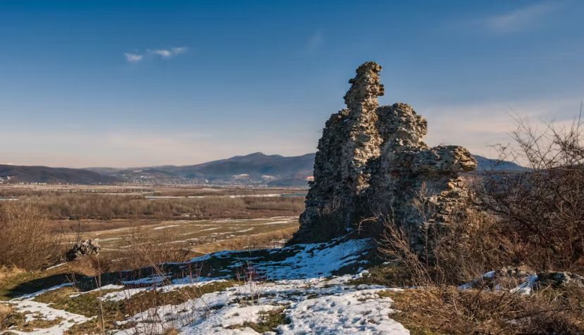 Restos del castillo de Korolevo, cerca del yacimiento. Катерина Байдужа/Wikimedia Commons, CC BY-SA