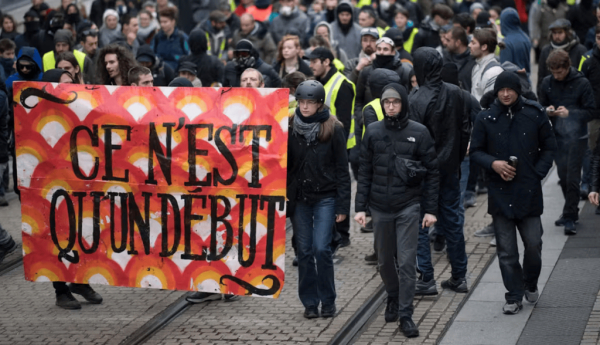 Plusieurs enquêtes estiment à 3 millions le nombre de citoyens ayant participé à au moins une manifestation dans le cadre du mouvement des gilets jaunes. Ici, en novembre 2019. Loïc Venance/AFP