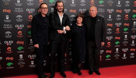 El reparto de ""Dolor y Gloria""; Alberto Iglesias (i), Asier Etxeandia (2i) y Julieta Serrano (2d), junto a Agustín Almodóvar (d), hermano del director de la cinta, Pedro Almodóvar, en un evento. EFE/Fernando Alvarado