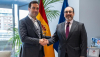 El vicepresidente primero y ministro de Economía, Comercio y Empresa, Carlos Cuerpo, y el presidente ejecutivo de CAF - Banco de Desarrollo de América Latina y el Caribe, Sergio Díaz-Granados. / © lamoncloa.gob.es. Ministerio de la Presidencia.