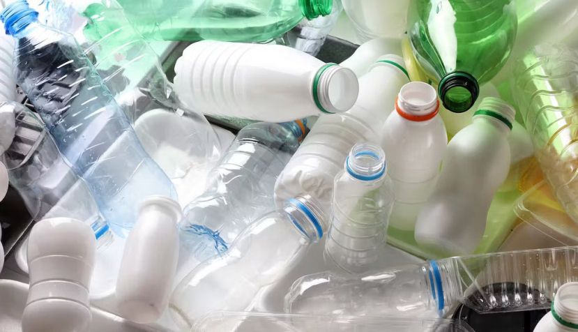 Muchos envases de plástico contienen este tipo de compuestos contaminantes. Marina Onokhina/Shutterstock