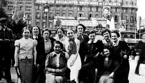 Fotografía facilitada por CEGESOMA (Bruselas) tomada en 1937, de algunas de "Las mamás belgas", 21 mujeres que ejercieron de enfermeras en la pequeña localidad valenciana de Ontinyent para cuidar soldados republicanos. EFE