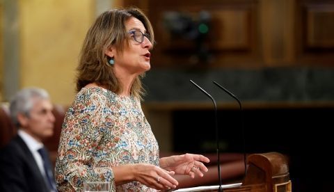 La ministra de Transición Ecológica, Teresa Ribera, interviene durante la sesión plenaria del Congreso de los Diputados celebrada este martes en Madrid. EFE