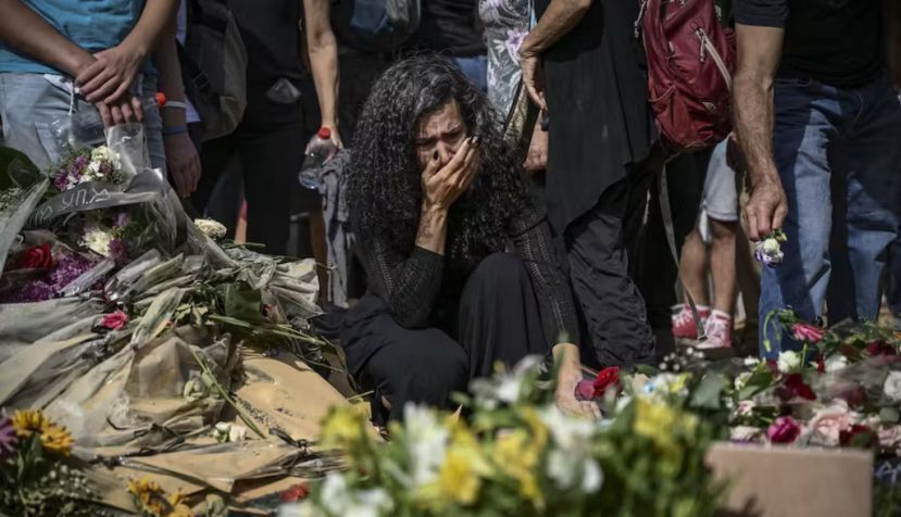  Funérailles, le 22 octobre, à Revivim, d’un habitant du kibboutz Beeri, assassiné le 7 octobre par le Hamas. Aris Messinis/AFP