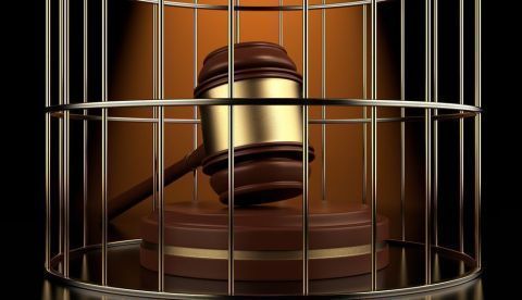 El momento de la irrupción judicial