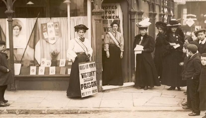 Sede de la Unión Social y Política de Mujeres en Kensington. LSE Library / Wikimedia Commons