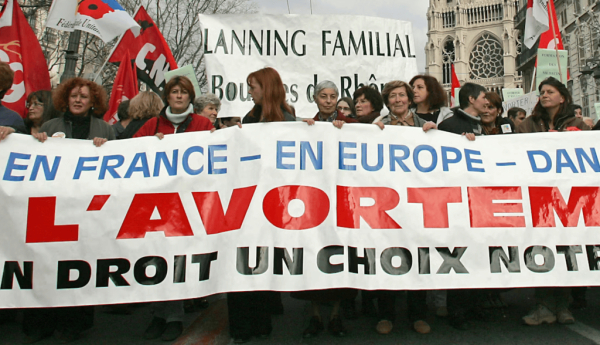 Cortège, le 15 janvier 2005, sur la Canebière à Marseille (Bouches-du-Rhône), dans le cadre de la manifestation nationale pour le trentième anniversaire de la loi Veil. Boris Horvat/AFP