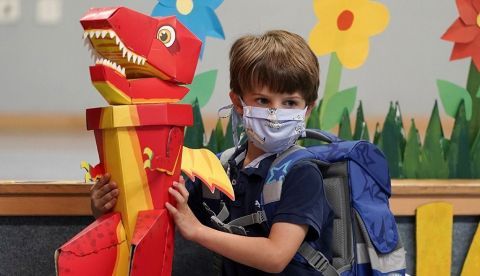 Gobierno y comunidades debaten la hoja de ruta para el próximo curso escolar