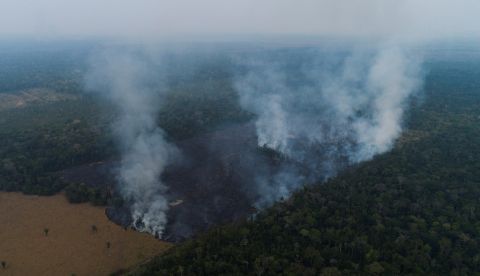 Vista aérea de los efectos de uno de los incendios en Rondonia (Brasil). EFE/Joédson Alves/Archivo