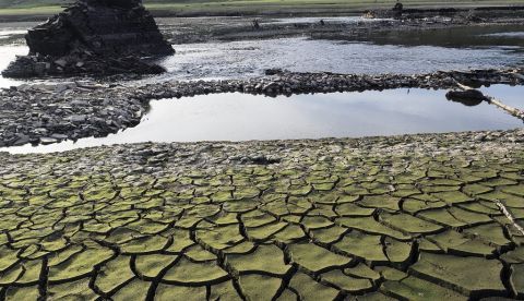 La Fundación Aquae y la Organización para la Cooperación y el Desarrollo Económicos (OCDE) han subrayado la necesidad de "cambiar la mentalidad" del gobierno, las empresas y la sociedad civil para que el agua se contemple como "un recurso limitado y valioso que es necesario proteger". EFE/ Eliseo Trigo