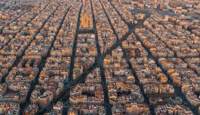 Vista aérea del barrio del Eixample de Barcelona. Shutterstock / Pol.Albarran