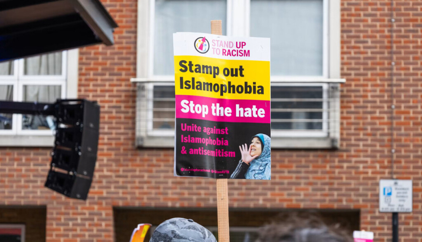Más allá del miedo: lo que revelan los estudios sobre las emociones que alimentan la islamofobia