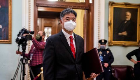 El congresista demócrata Ted Lieu durante el tercer día del segundo juicio político contra Donald J. Trump, en el Capitolio de Estados Unidos en Washington (EE.UU.).