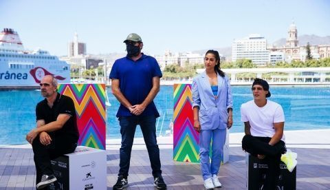El cineasta Daniel Calparsoro (2i) posa con los actores, LuisTosar (i), Carolina Yuste y Miguel Herran, tras presentar la película "Hasta Luego" a la Sección Oficial en el XXIII Festival de Cine de Málaga. EFE/Jorge Zapata.
