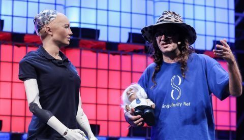 La mayoría de los aparatos de inteligencia artificial creados hasta ahora no tienen la habilidad de saber qué es lo que aprenden y de explicar lo que hacen, y esto hace que la mente humana tienda a desconfiar de ellos. EFE/Antonio Cotrim