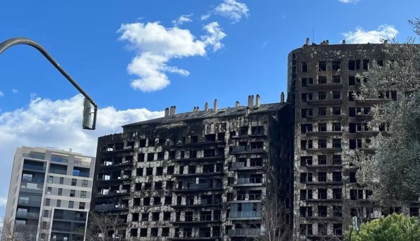 El edificio afectado por un incendio en Valencia el pasado jueves. Ignacio Payá