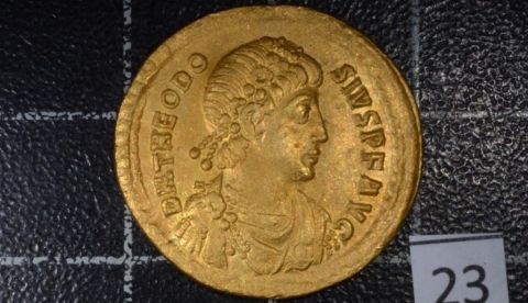 Restauradas 53 monedas de oro romanas del siglo IV y V d. C. halladas en el mar de Xàbia (Alicante)