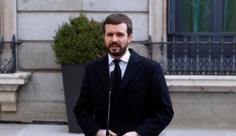 El presidente del PP, Pablo Casado, a su llegada al Congreso de los Diputados para asistir a la celebración del aniversario de la Constitución.