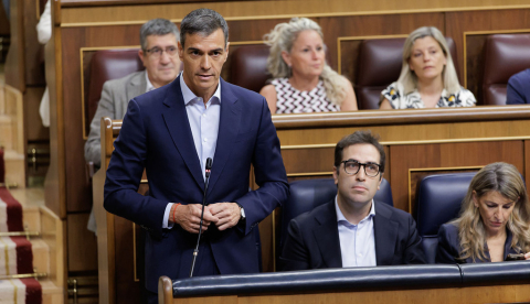 El presidente del Gobierno, Pedro Sánchez, junto al vicepresidente primero y ministro de Economía, Carlos Cuerpo; y la vicepresidenta segunda y ministra de Trabajo y Economía Social, Yolanda Díaz. | Congreso de los Diputados, Madrid - 17.6.2026
