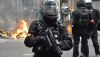 Des membres de la Brigades de répression des actions violentes motorisées (BRAV-M) lors d'une manifestation le 1er mai 2021. Cette unité constituée de brigades mobiles à moto est créé en mars 2019 dans le cadre du mouvement des Gilets jaunes. Bertrand Guay/AFP