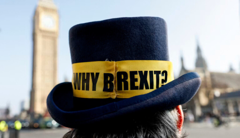 "¿Por qué el Brexit?", se exhibió durante una manifestación contra el Brexit en Parliament Square, Londres, el 4 de marzo de 2026. Brook Mitchell/AFP