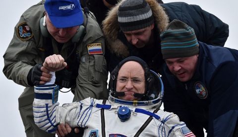 Scott Kelly en la ISS. Crédito: Penguin Random House