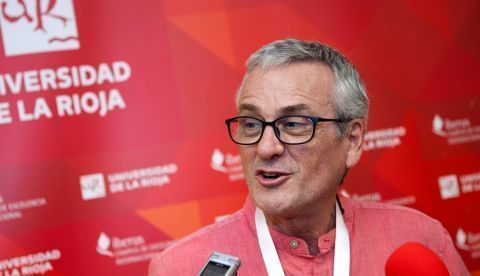 El director del Centro de Investigación Mente, Cerebro y Comportamiento de la Universidad de Granada, Andrés Catena, en una entrevista con EFE en el IX Congreso Internacional de Psicología y Educación, que se celebra en Logroño. EFE