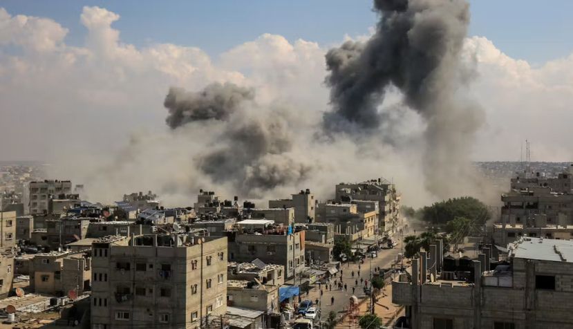 Ataques aéreos en la ciudad de Rafah en el sur de la Franja de Gaza. Shutterstock