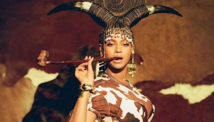 Dans ses plus récents albums, Beyoncé s'engage fortement auprès de la culture africaine, et devient une véritable plateforme pour sa diffusion au grand public. Flickr