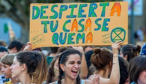 Manifestación en las calles de Zaragoza para defender el futuro del planeta y exigir a los gobernantes compromisos "más ambiciosos" ante una emergencia climática. EFE/Javier Cebollada/Archivo