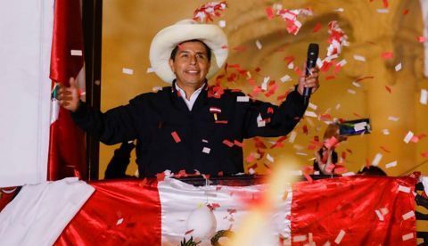 Pedro Castillo se dirige a sus seguidores.