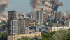 El humo se eleva sobre el centro de Kiev tras un ataque con misiles rusos en julio de 2024. Sergiy Palamarchuk / Shutterstock