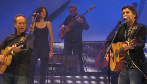 Joan Manuel Serrat y Joaquín Sabina en su gira Dos pájaros de un tiro en 2007. CLR, Author provided (no reuse)