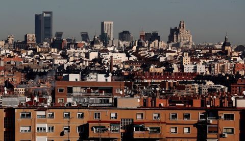El alcalde de Madrid, José Luis Martínez-Almeida, ha anunciado hoy que el Ayuntamiento ha comunicado a la Comisión Europea (CE) que prepara un plan de medidas anticontaminación que le hará llegar en septiembre./EFE