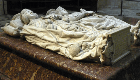 Sepulcro de los condestables Pedro Fernández de Velasco y Mencía de Mendoza en la Capilla de la Purificación. ElCaminodeSantiago09/Wikimedia Commons, CC BY-SA