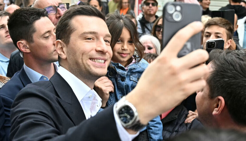 Influenceur sur TikTok, président sur Facebook : la nouvelle stratégie de Jordan Bardella