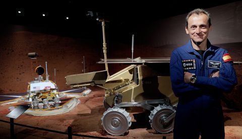 El astronauta Pedro Duque presenta la exposición "Marte. La conquista de un sueño", coproducida por la Ciudad de las Artes y las Ciencias y la Fundación Telefónica con la colaboración de la Agencia Espacial Europea, el Instituto Nacional de Técnica Aeroespacial y el Instituto Nacional de Astrofísica de Italia. EFE