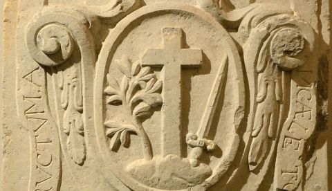 Escudo de la Inquisición. S XVIII, Girona. Museu d'Arqueologia de Catalunya.